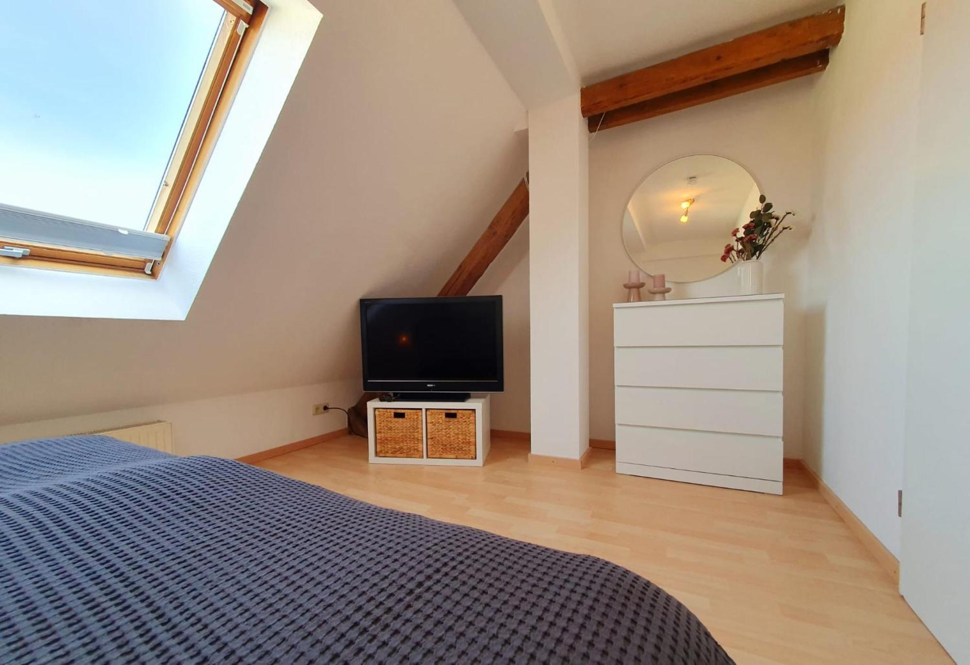 Charmante Maisonnette-dachgeschosswohnung In Zentraler Lage Rostock